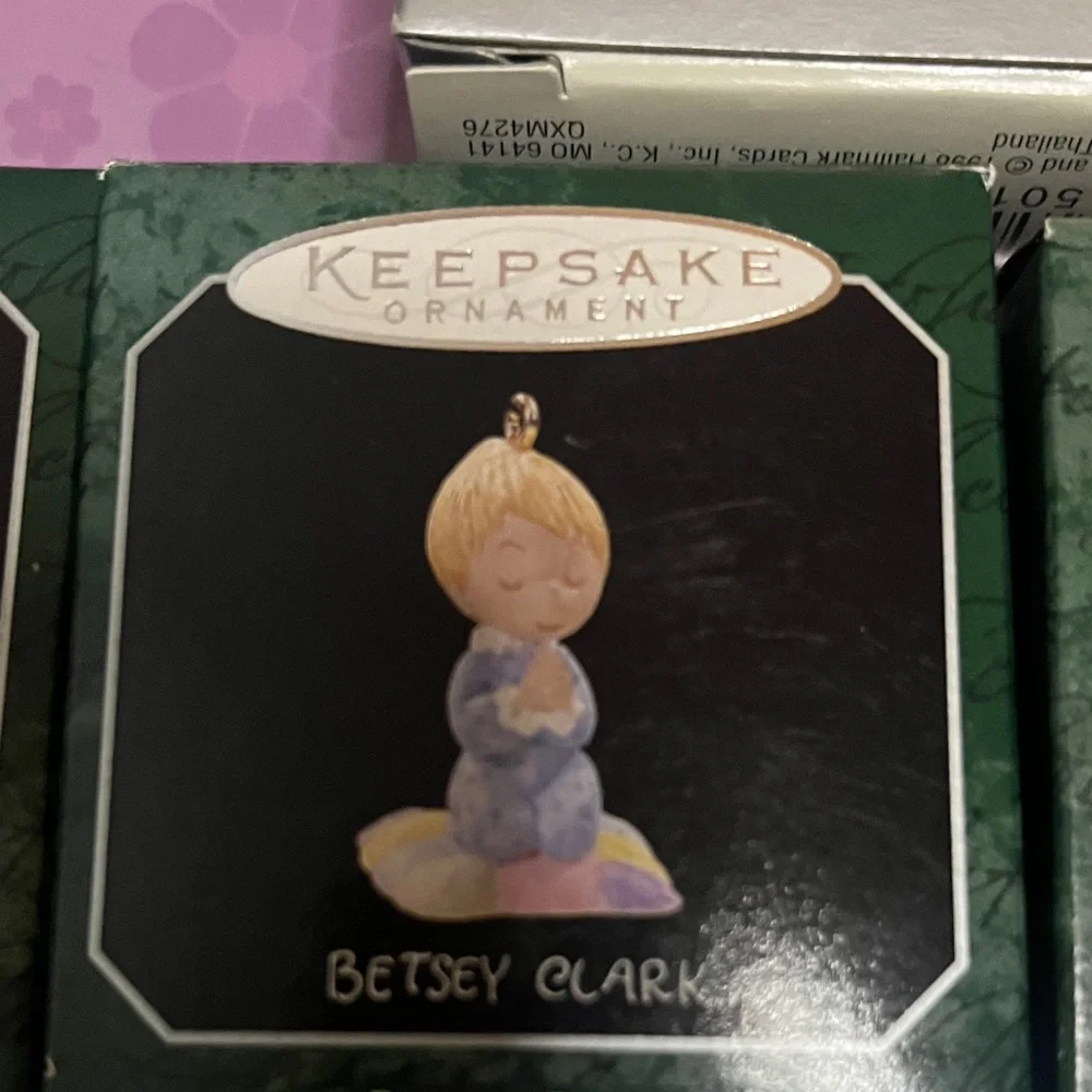 Hallmark Keepsake Ornament Collection - Green and Purple - Picture 4 of 6